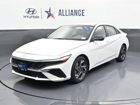 Certified 2025 Hyundai Elantra Sport image 1