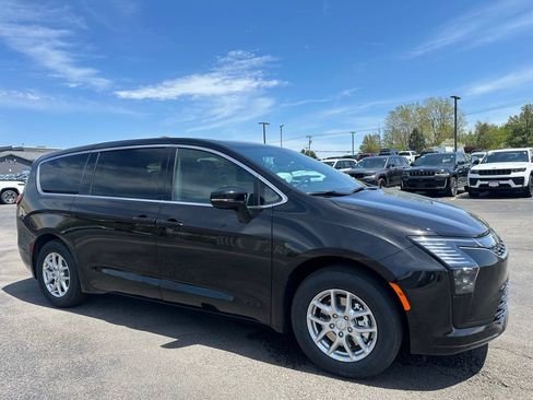 New 2027 Chrysler Pacifica Select FWD image 1