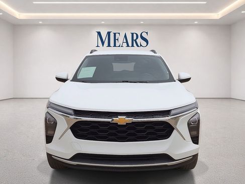 Used 2025 Chevrolet Trax LT w/ Driver Confidence Package FWD image 8