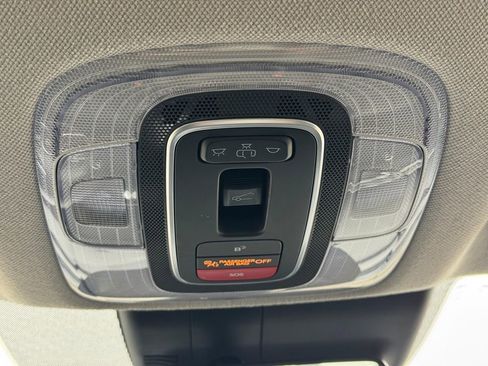 Used 2025 Hyundai Elantra Limited FWD image 19