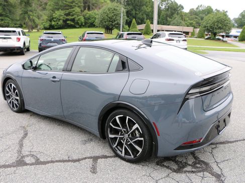 Used 2024 Toyota Prius Prime FWD image 3