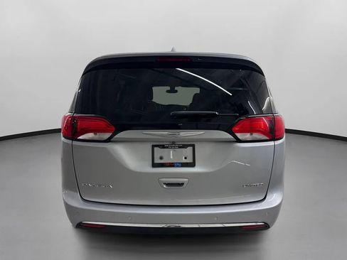Used 2018 Chrysler Pacifica Limited FWD image 8