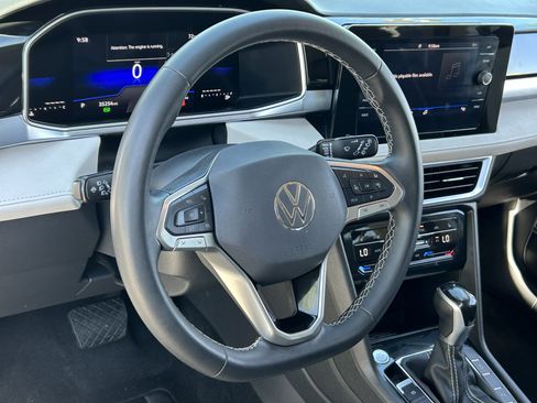 Used 2025 Volkswagen Taos SE FWD image 25