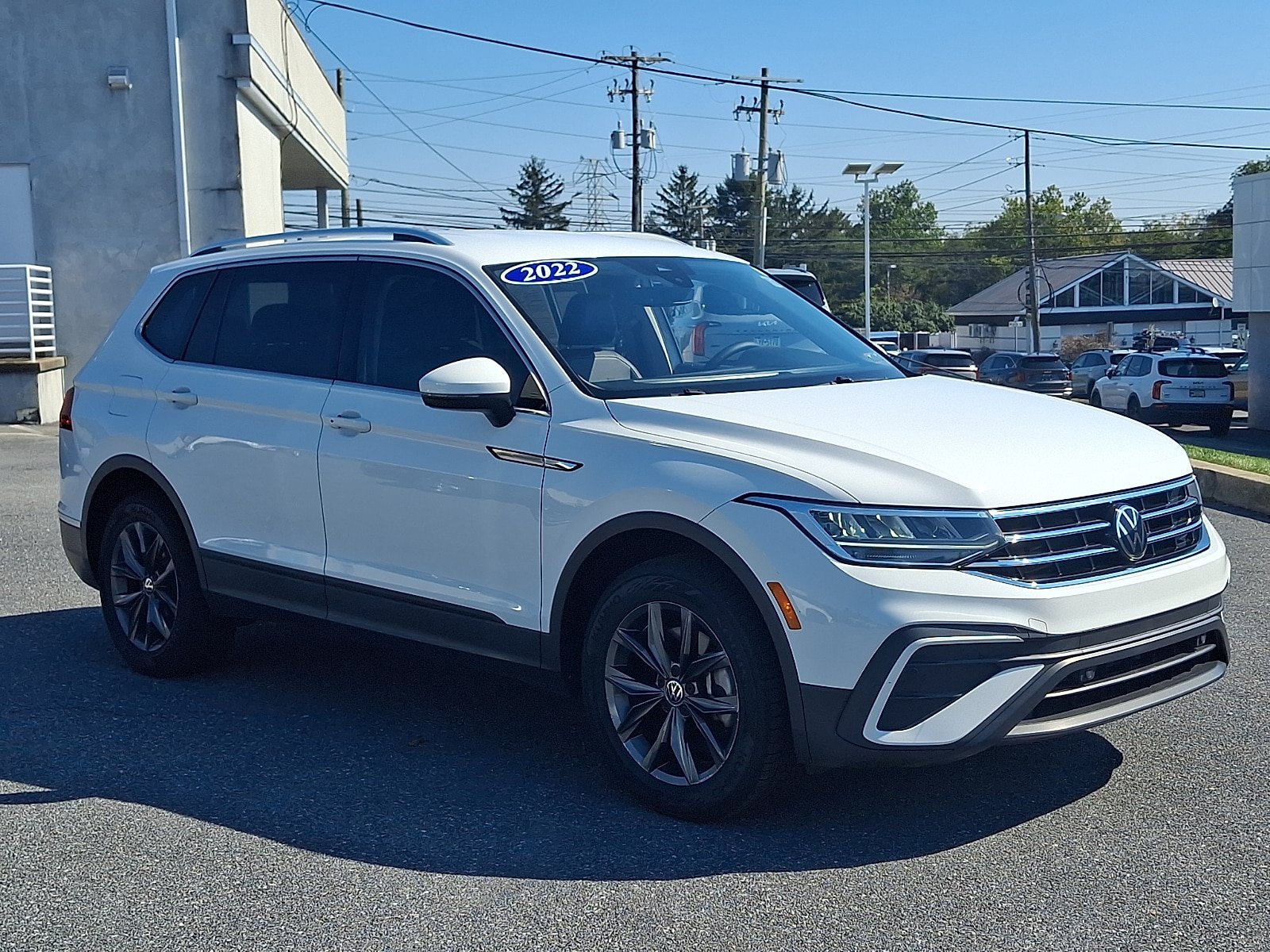 Used 2022 Volkswagen Tiguan SE FWD image 3