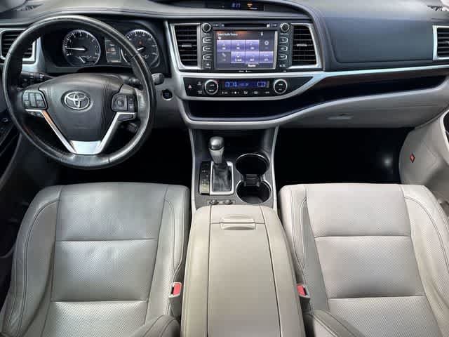 Used 2015 Toyota Highlander Limited Platinum FWD image 13