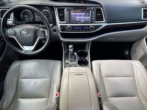 Used 2015 Toyota Highlander Limited Platinum FWD image 13