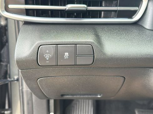 Used 2025 Hyundai Elantra Limited FWD image 21