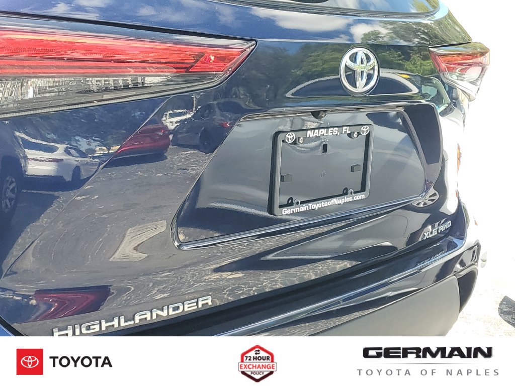 Used 2022 Toyota Highlander XLE AWD/4WD image 18