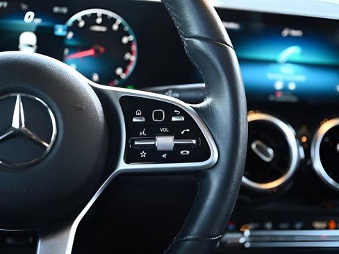 Used 2021 Mercedes-Benz GLB 250 4MATIC w/ Premium Package image 37