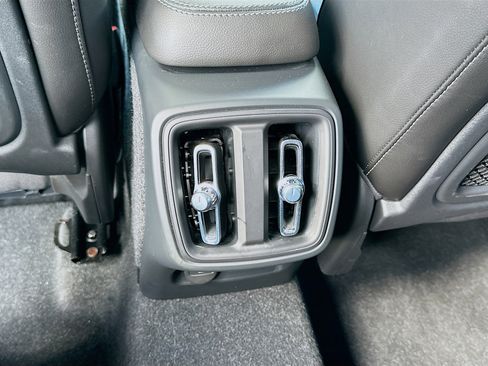 Used 2023 Volvo XC40 B5 Ultimate w/ Protection Package Premier image 23