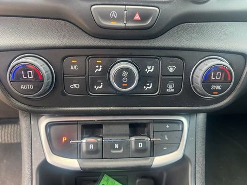 Used 2024 GMC Terrain SLT w/ Tech Package AWD/4WD image 28