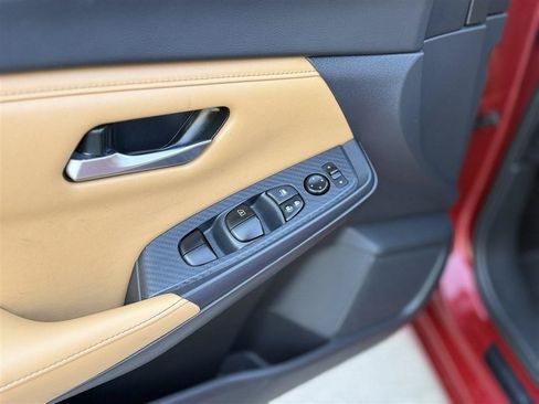 Used 2023 Nissan Sentra SV w/ SV Premium Package FWD image 17