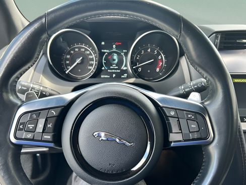 Used 2019 Jaguar F-TYPE Coupe RWD image 18