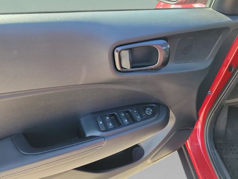 Used 2023 Hyundai Venue Limited image 28