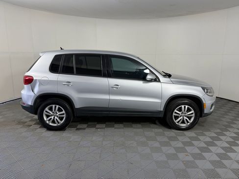 Used 2014 Volkswagen Tiguan S image 8