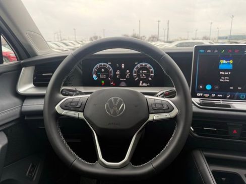 New 2026 Volkswagen Tiguan SE image 12