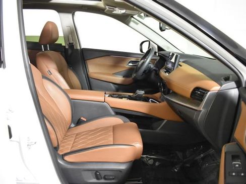 Certified 2025 Nissan Rogue Platinum AWD/4WD image 37