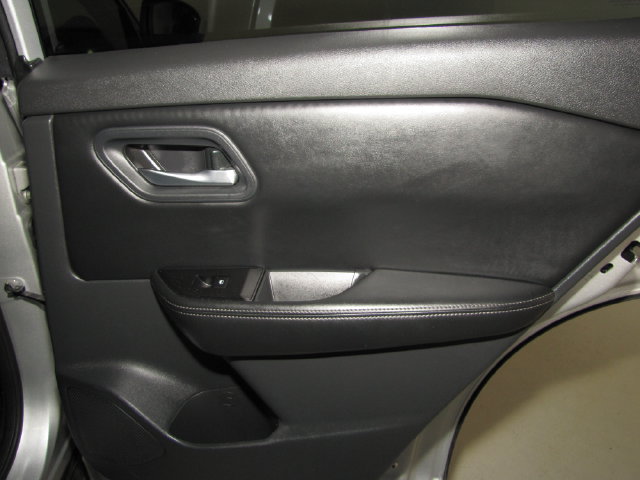 Used 2025 Nissan Rogue SV FWD image 41
