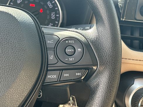 Used 2022 Toyota RAV4 LE AWD/4WD image 19