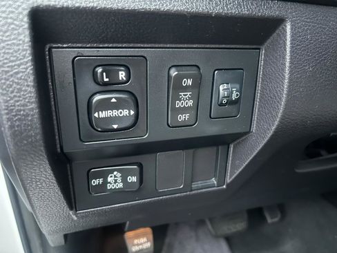 Used 2014 Toyota Tundra SR5 w/ SR5 Upgrade Package AWD/4WD image 12