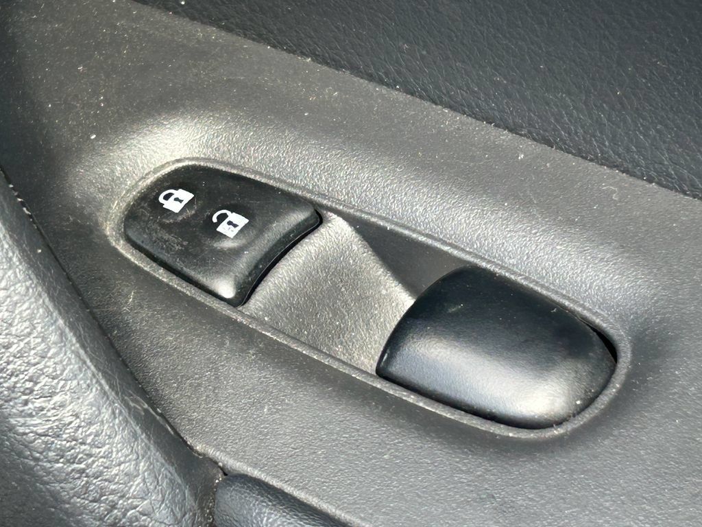 Used 2019 Nissan Rogue S AWD/4WD image 29