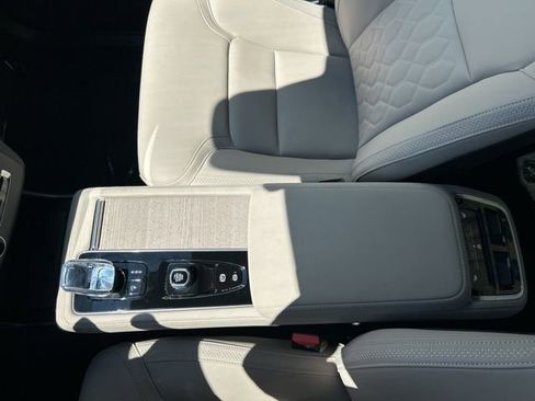 Used 2025 Volvo XC90 B5 Plus image 26