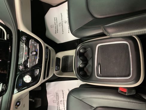 Used 2024 Chrysler Pacifica Select image 16