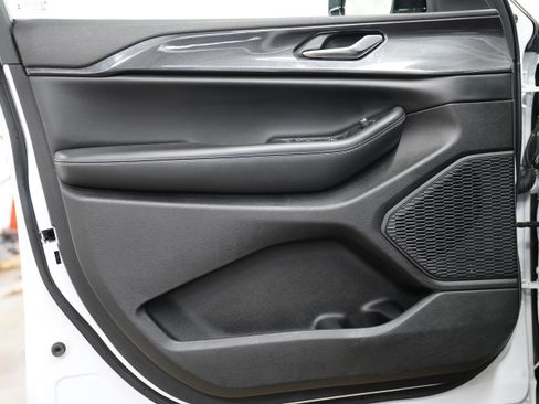 Certified 2023 Jeep Grand Cherokee L Laredo image 17