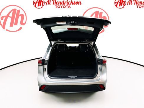 Used 2023 Toyota Highlander XLE FWD image 31
