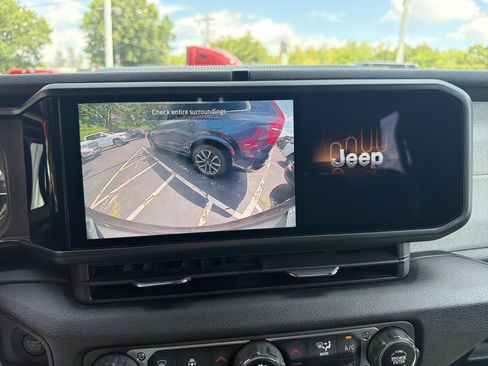 Certified 2024 Jeep Wrangler Unlimited w/ Convenience Group AWD/4WD image 33