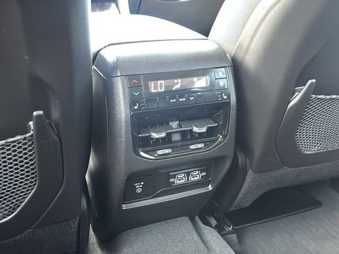 Used 2023 Jeep Grand Cherokee L Limited w/ Luxury Tech Group II AWD/4WD image 18