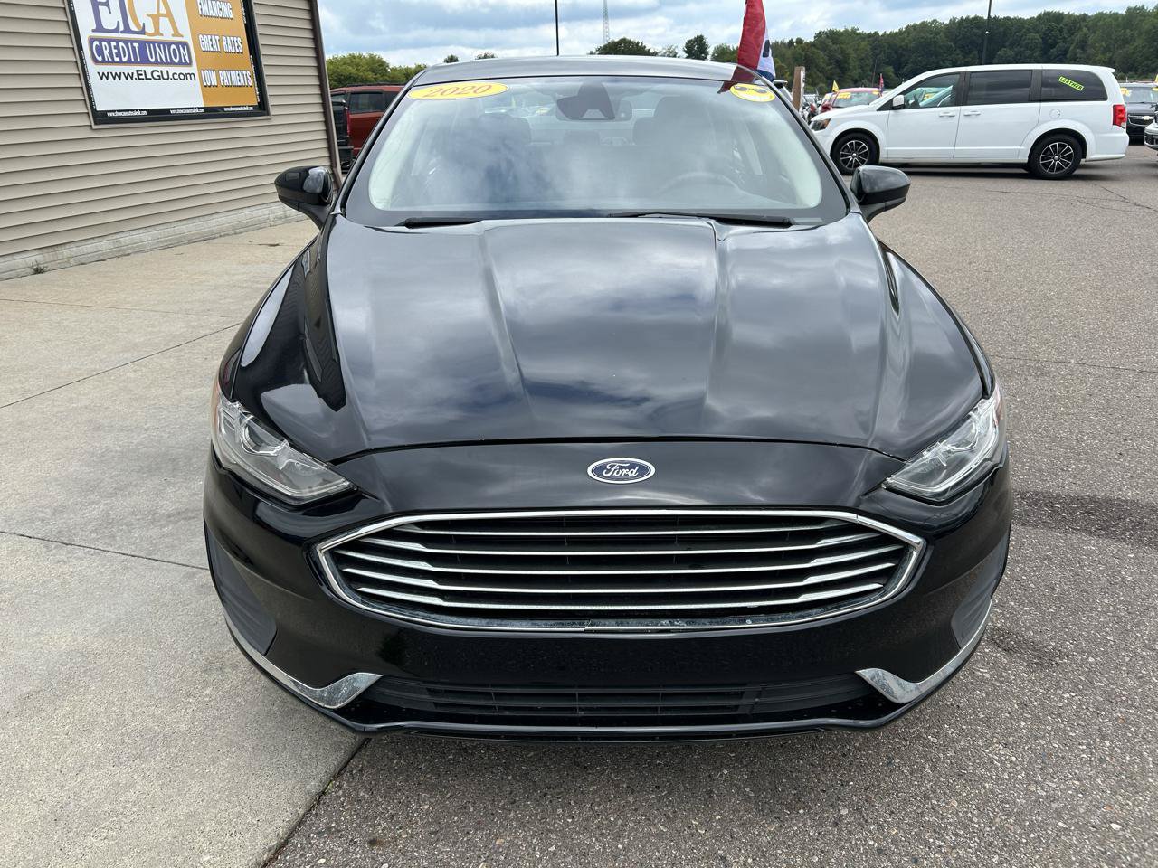 Used 2020 Ford Fusion SE FWD image 2