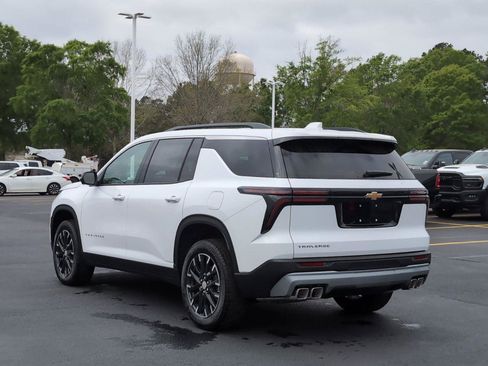 New 2026 Chevrolet Traverse LT w/ Sun and Wheel Package FWD image 3