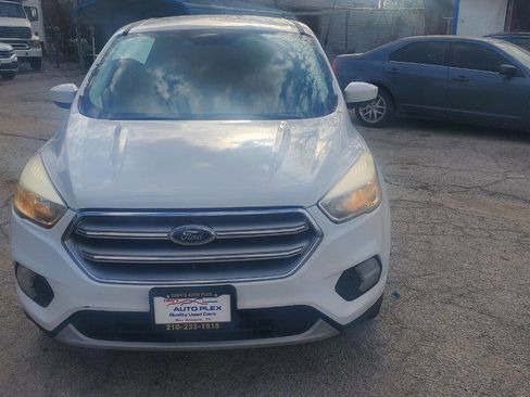 Used 2017 Ford Escape SE image 8