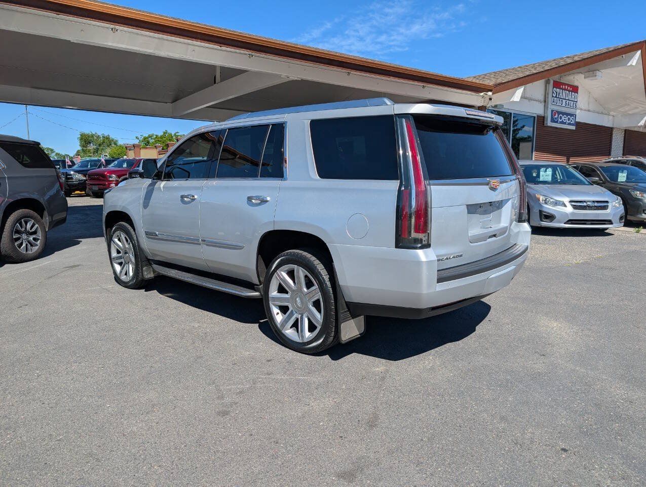 Used 2016 Cadillac Escalade Premium AWD/4WD image 5