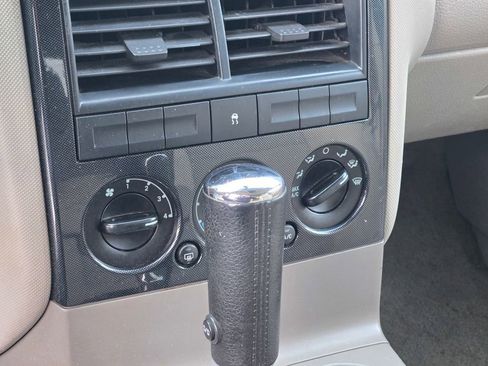 Used 2006 Ford Explorer XLT image 27