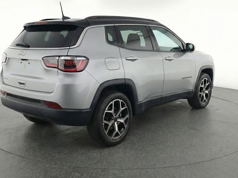 Used 2025 Jeep Compass Limited image 9