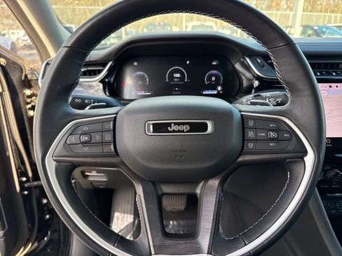 Used 2022 Jeep Grand Cherokee Limited image 14