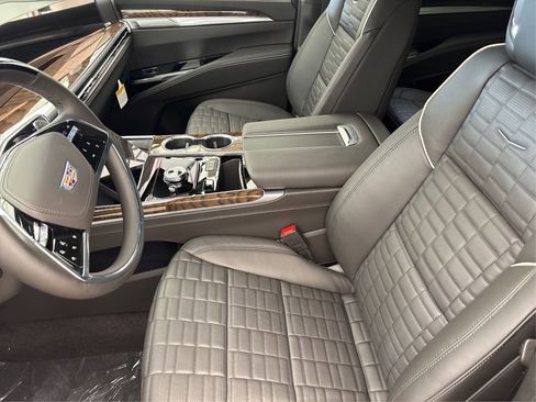 New 2025 Cadillac Escalade ESV Sport Platinum image 9