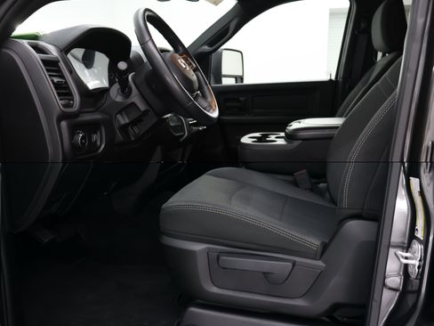 Used 2024 RAM 2500 Tradesman w/ Chrome Appearance Group AWD/4WD image 8