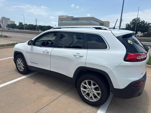 Used 2016 Jeep Cherokee Latitude w/ Safety/Convenience Group AWD/4WD image 14