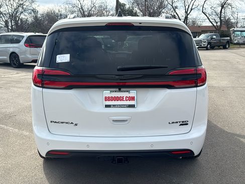 New 2026 Chrysler Pacifica Limited image 6