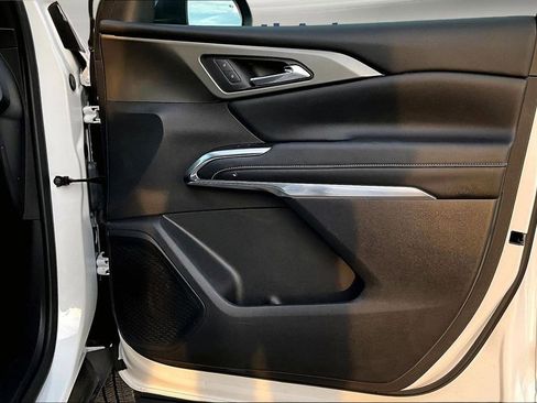 Used 2025 Chevrolet Traverse LT image 31