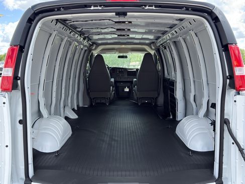 New 2026 GMC Savana 3500 Extended w/ Driver Convenience Package RWD image 8