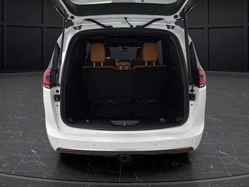 New 2026 Chrysler Pacifica Pinnacle w/ Trailer Tow Group image 16