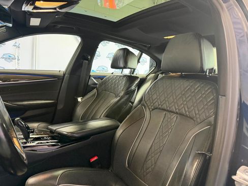 Used 2022 BMW M550i xDrive w/ Executive Package AWD/4WD image 19