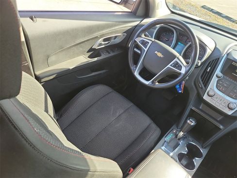 Used 2017 Chevrolet Equinox LT w/ Convenience Package image 16