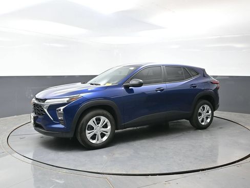 Used 2024 Chevrolet Trax LS FWD image 8