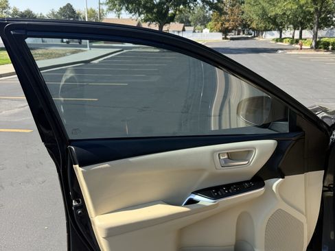Used 2016 Toyota Camry LE FWD image 18