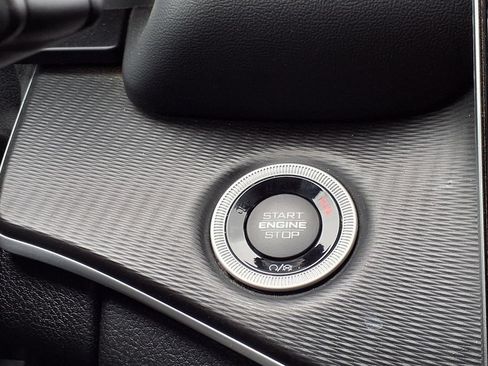 Used 2024 Jeep Grand Cherokee Laredo AWD/4WD image 13